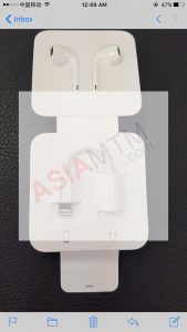 iPhone 7 Ear Pods and Lighting to 3.5MM Adapter Photo 1
