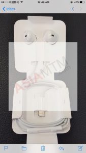 iPhone 7 Ear Pods and Lighting to 3.5MM Adapter Photo 3